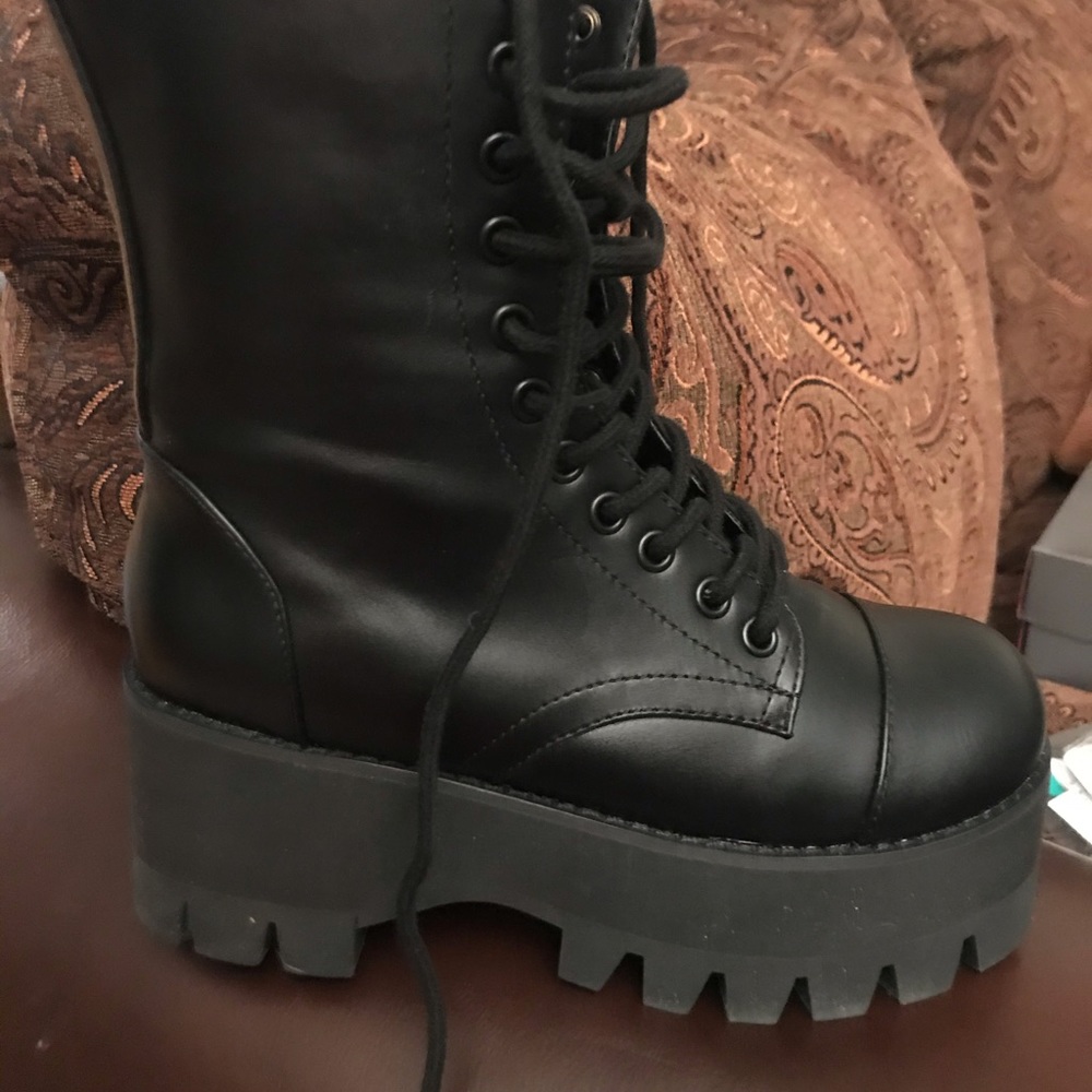 Combat boots